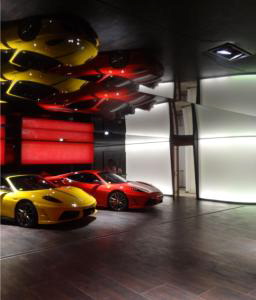 Privat Garage Decke und Wnde schwarz hochglanz mit doppelbespannter Lichtwand